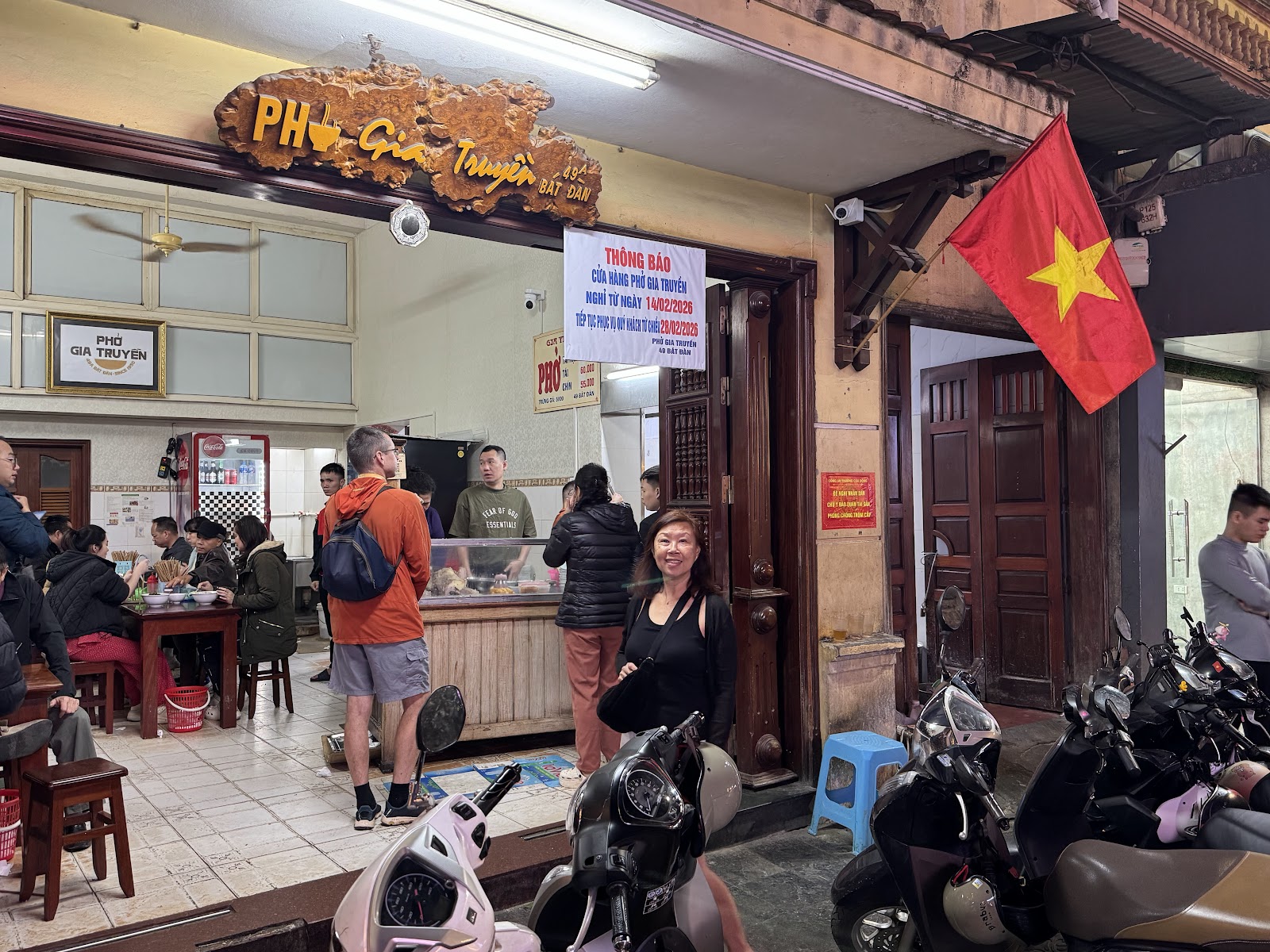 Phở Gia Truyền Bát Đàn – Không gian quán