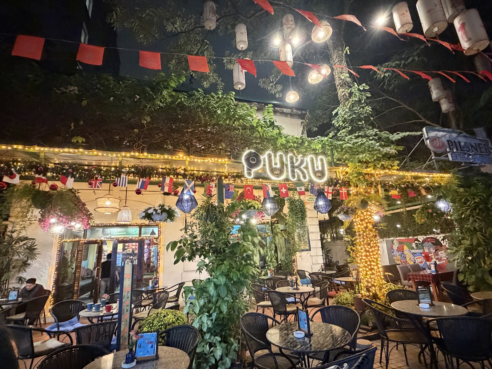 Puku Cafe & Sports Bar