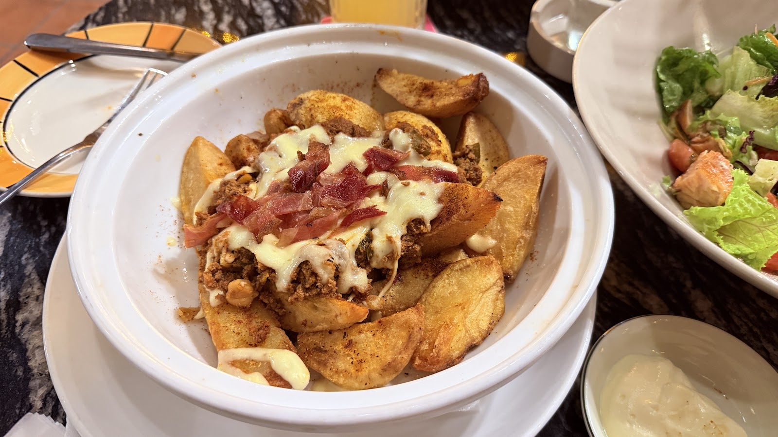 Puku Cafe & Sports Bar