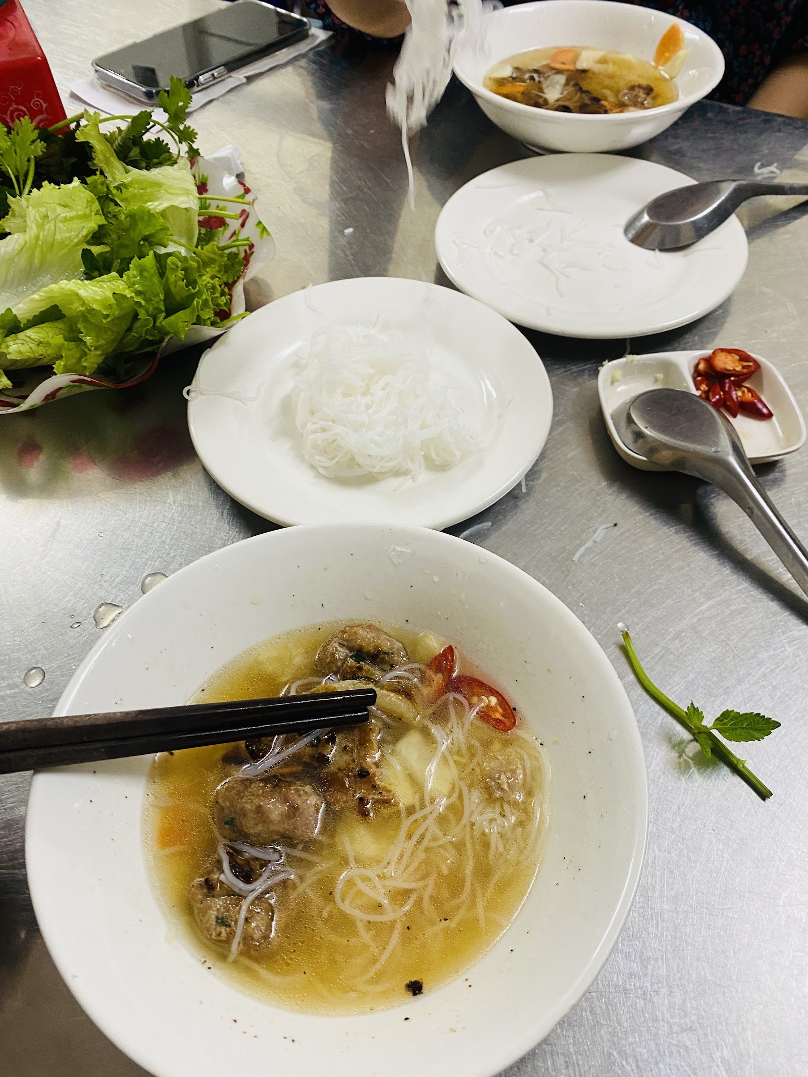 Quán ăn gia đinh Bún Chả Ba Cô Tiên