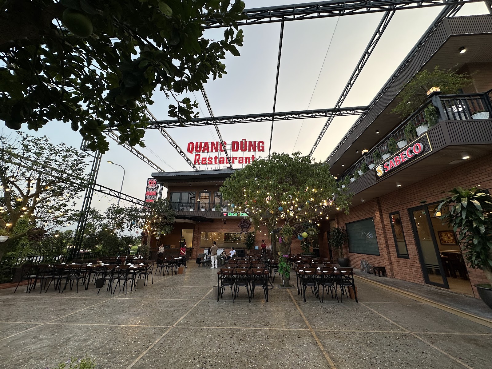 Quang Dũng Restaurant