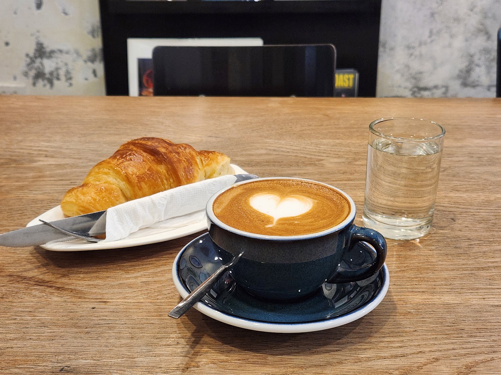 Sóng Sánh Café & Roastery