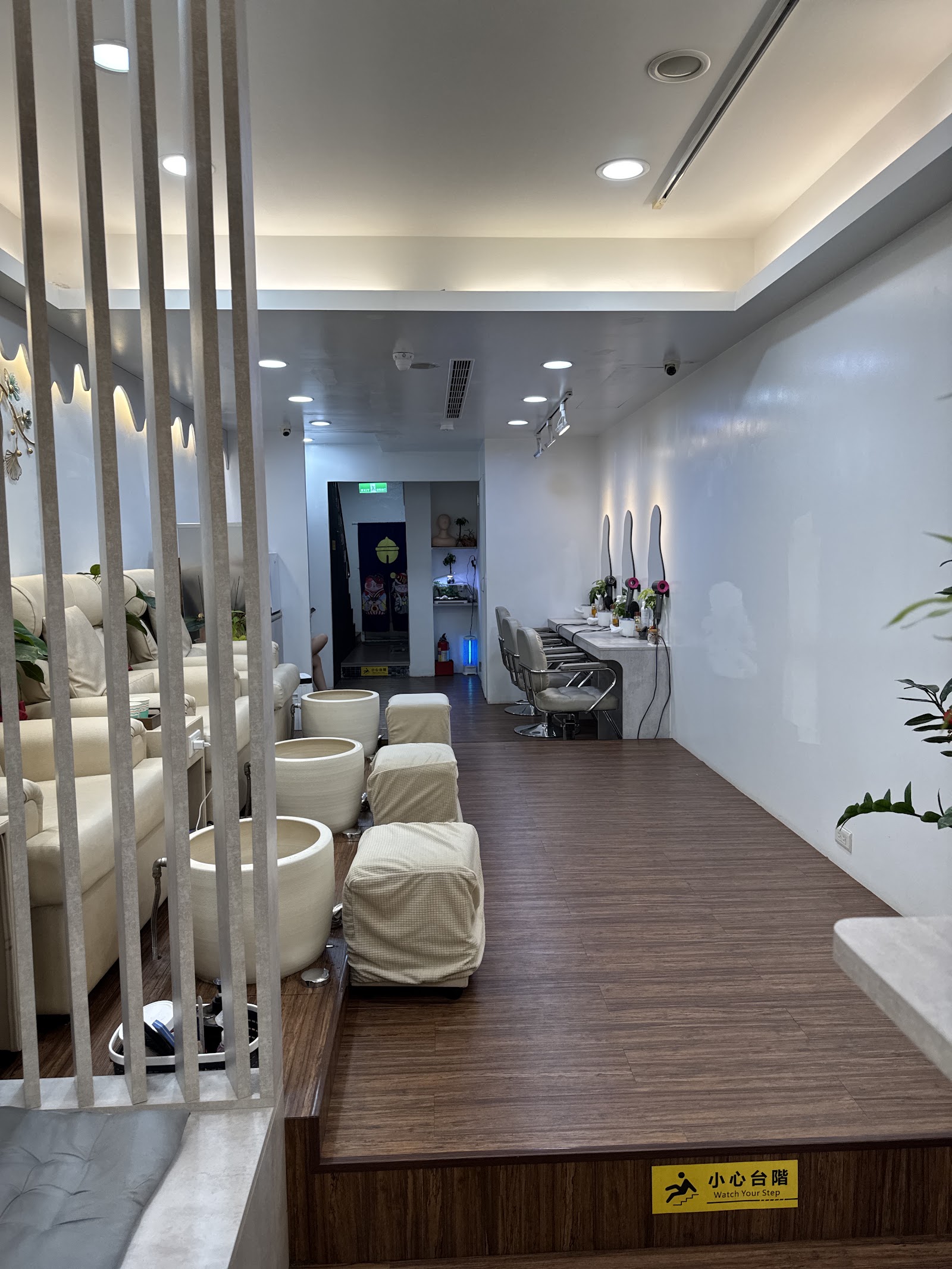SUN越式洗髮 三重越式洗髮按摩推薦 油壓按摩 熱石頭按摩 耳燭 夜間洗髮 夜間按摩推薦 三重店環境照