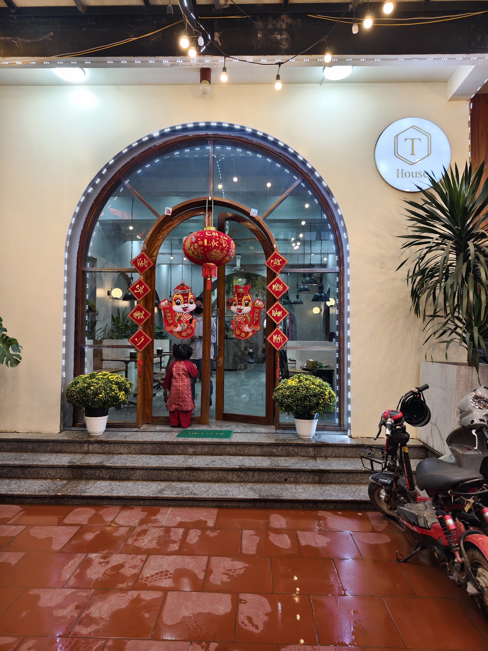 T'House Coffee. Trà Sữa, Mì Cay, Đồ ăn nhanh