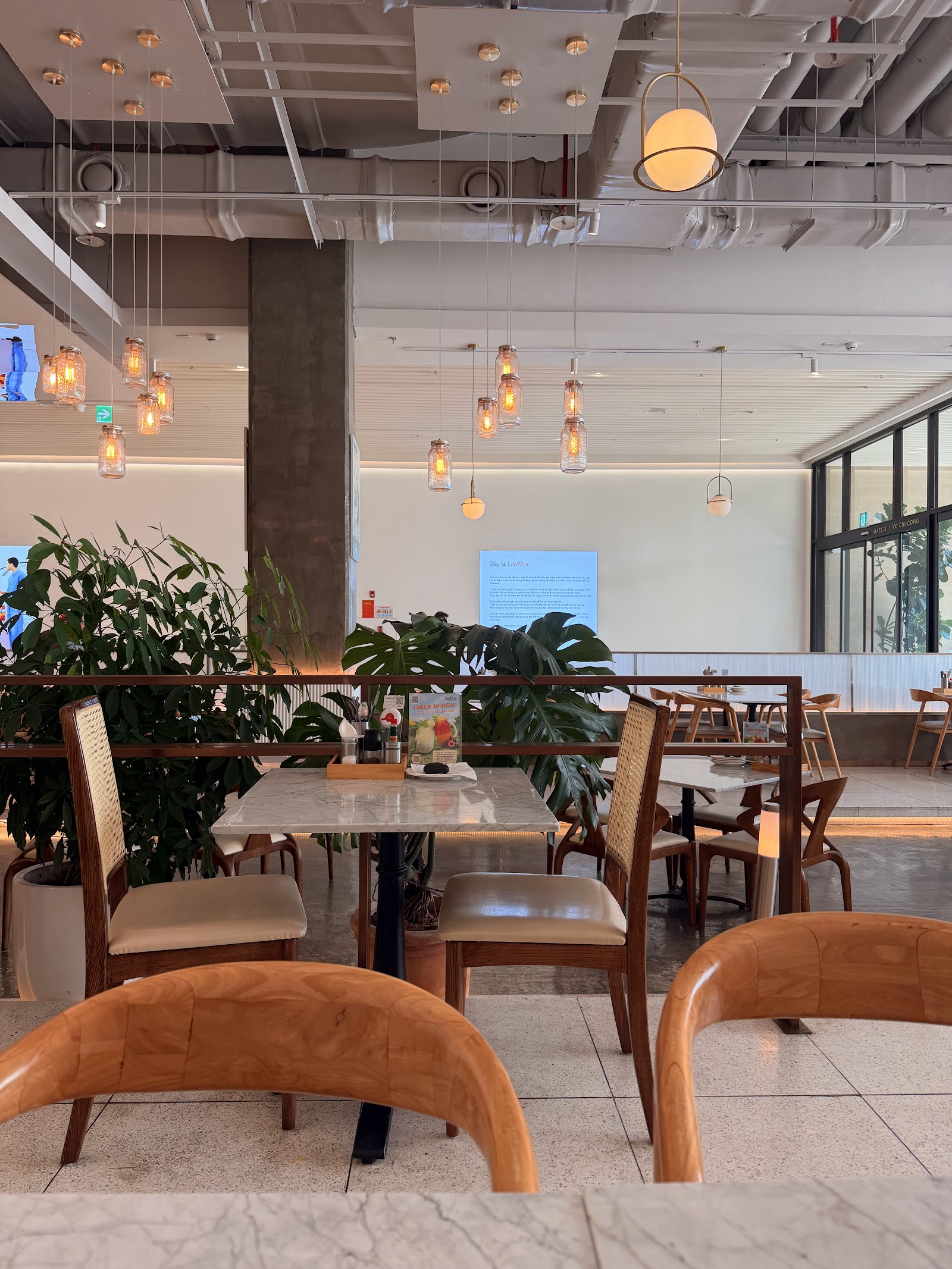 Table Star Restaurant Lotte Mall Nhà hàng Ý Fusion tại Tây Hồ