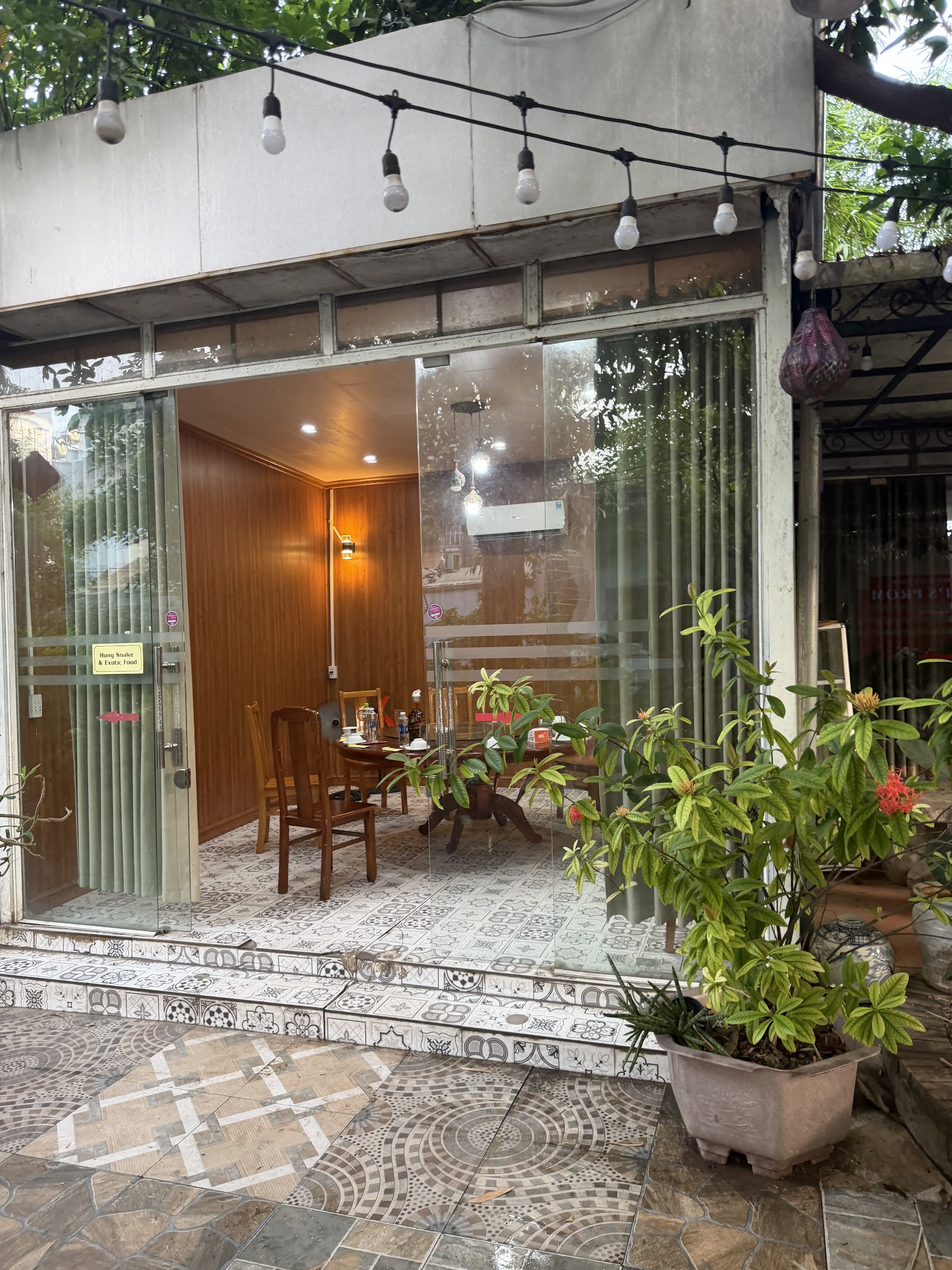 The Hung Snake Restaurant