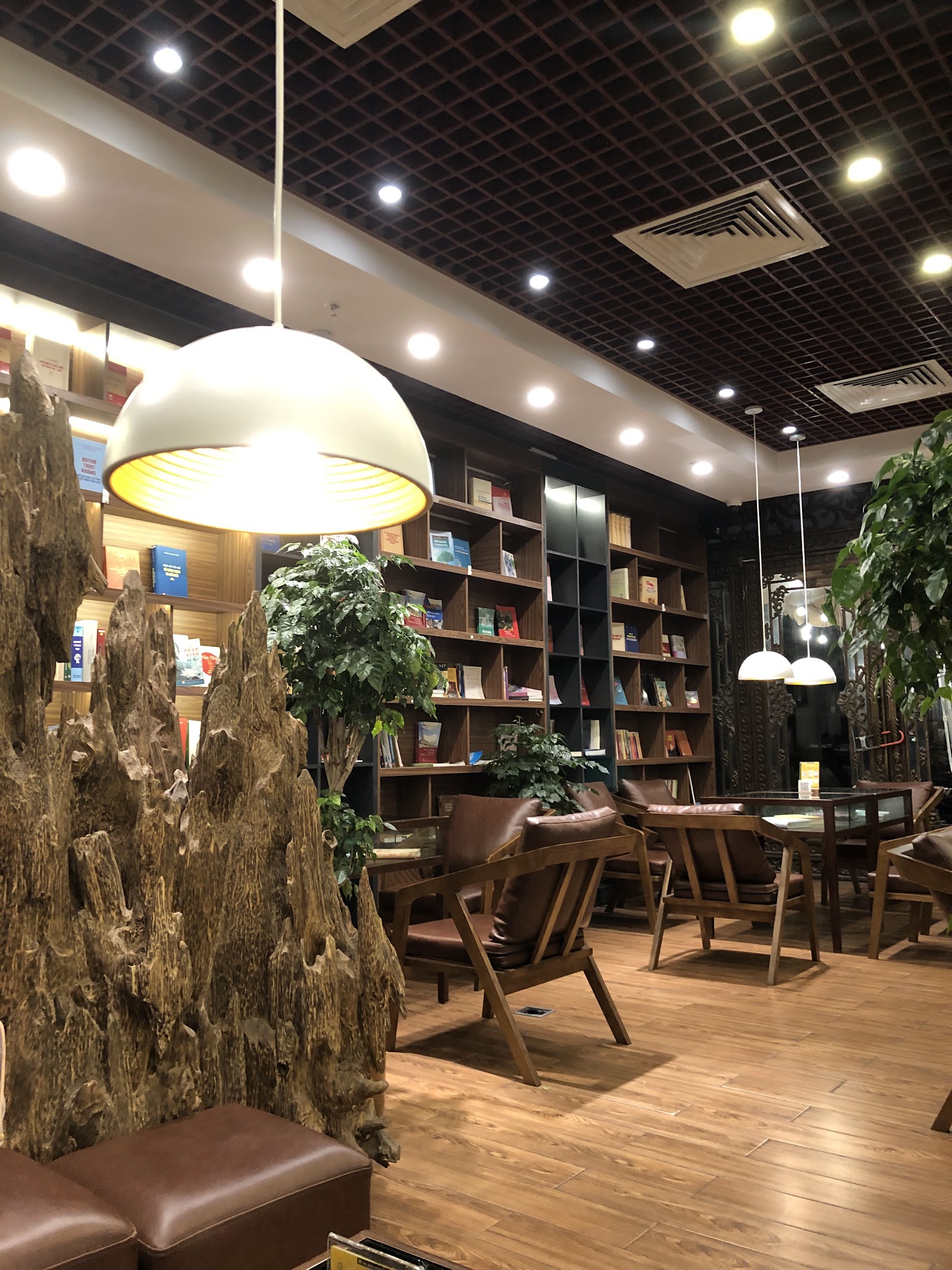 THE WISELANDS Coffee – Không gian quán