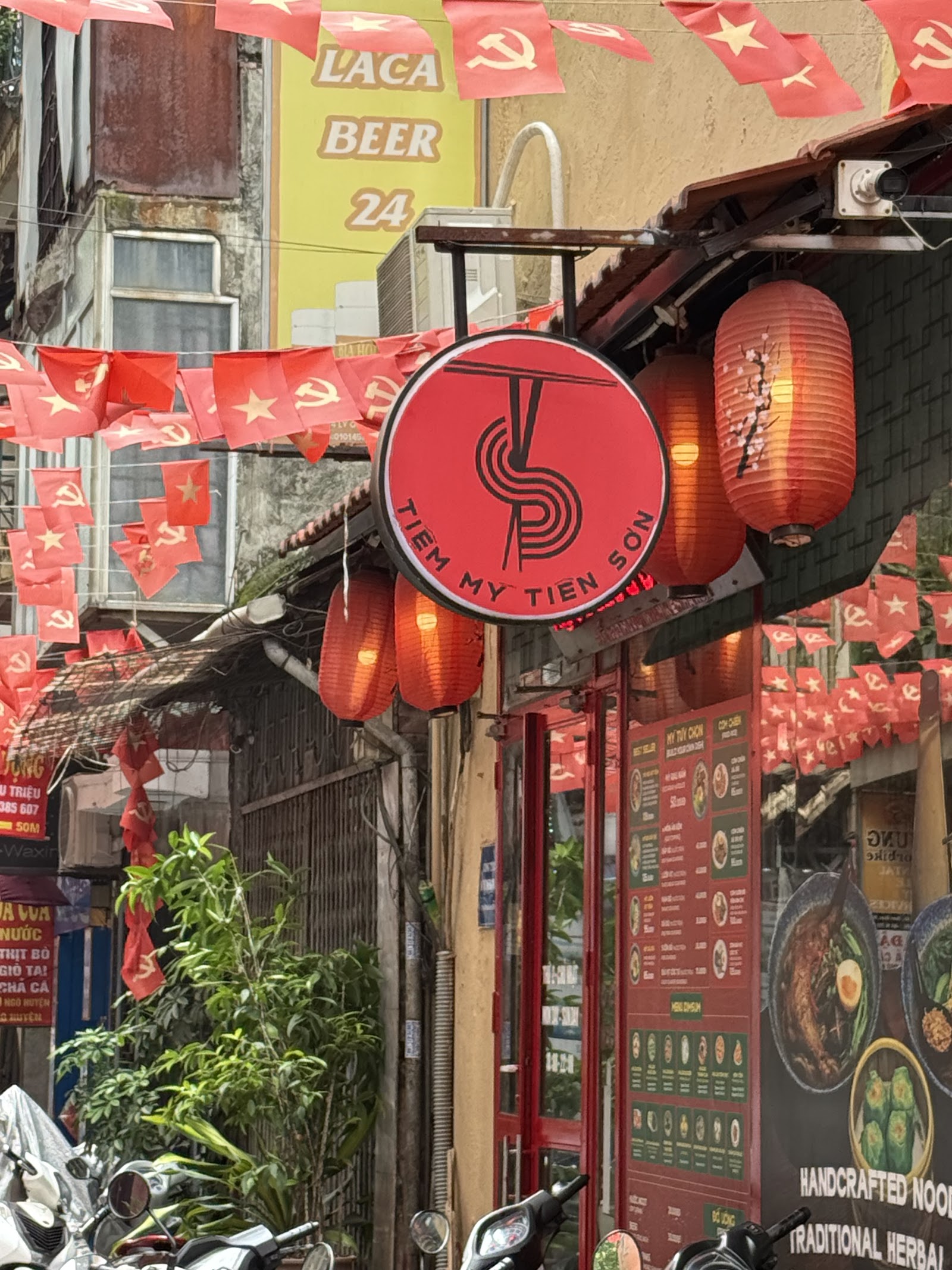 Tiệm Mỳ Tiên Sơn - Noodles and Dimsum