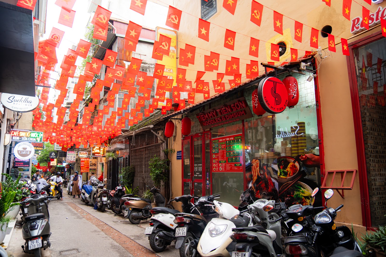 Tiệm Mỳ Tiên Sơn - Noodles and Dimsum