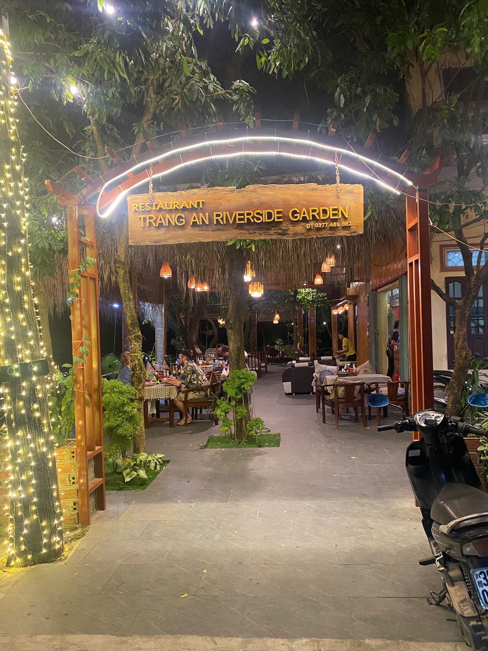 Trang an Riverside garden restaurant