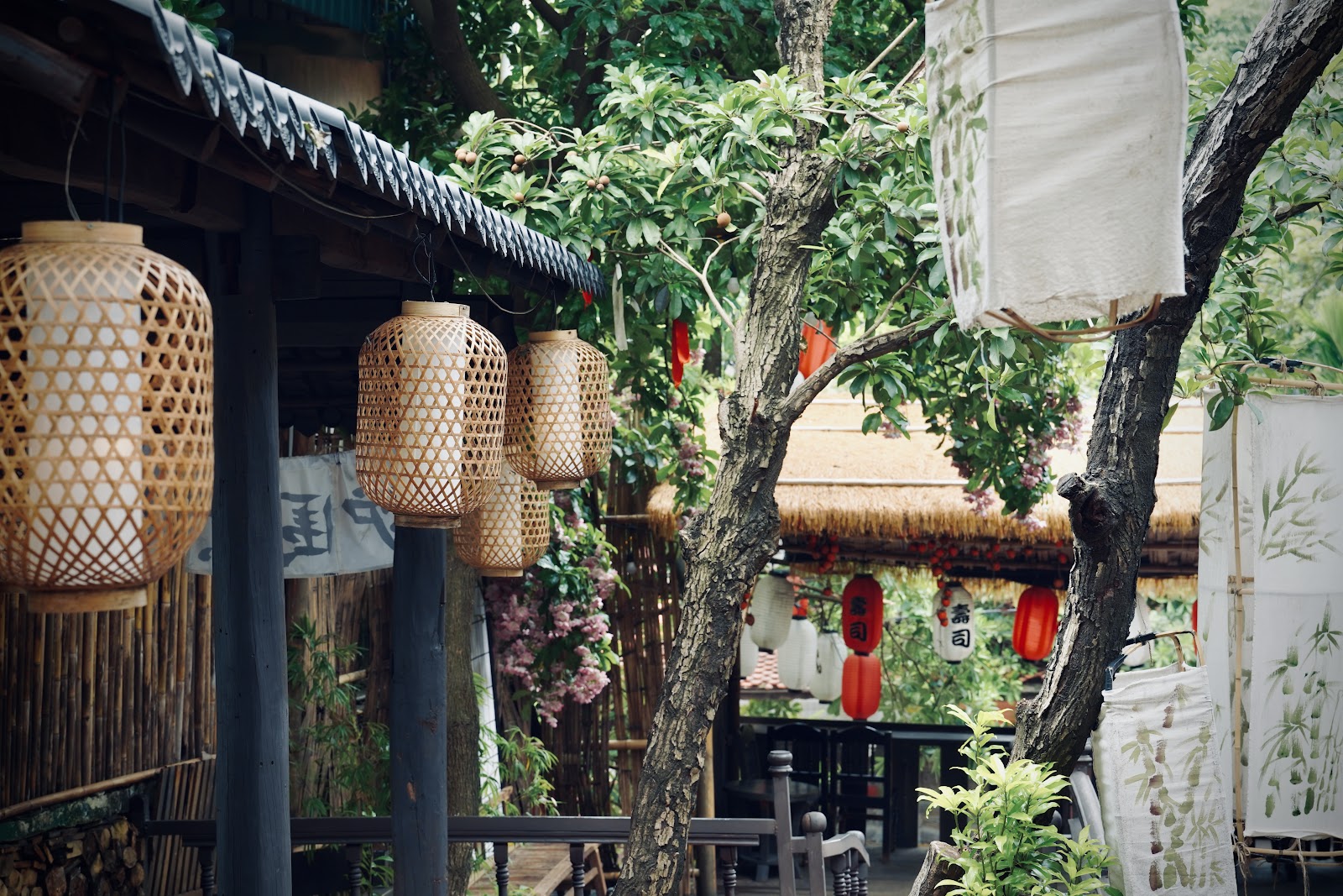 WAHA COFFEE - Cà phê cổ trang Hà Nội