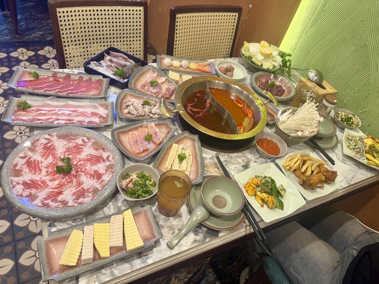 WuLong - Taiwanese Hotpot Buffet - Giảng Võ