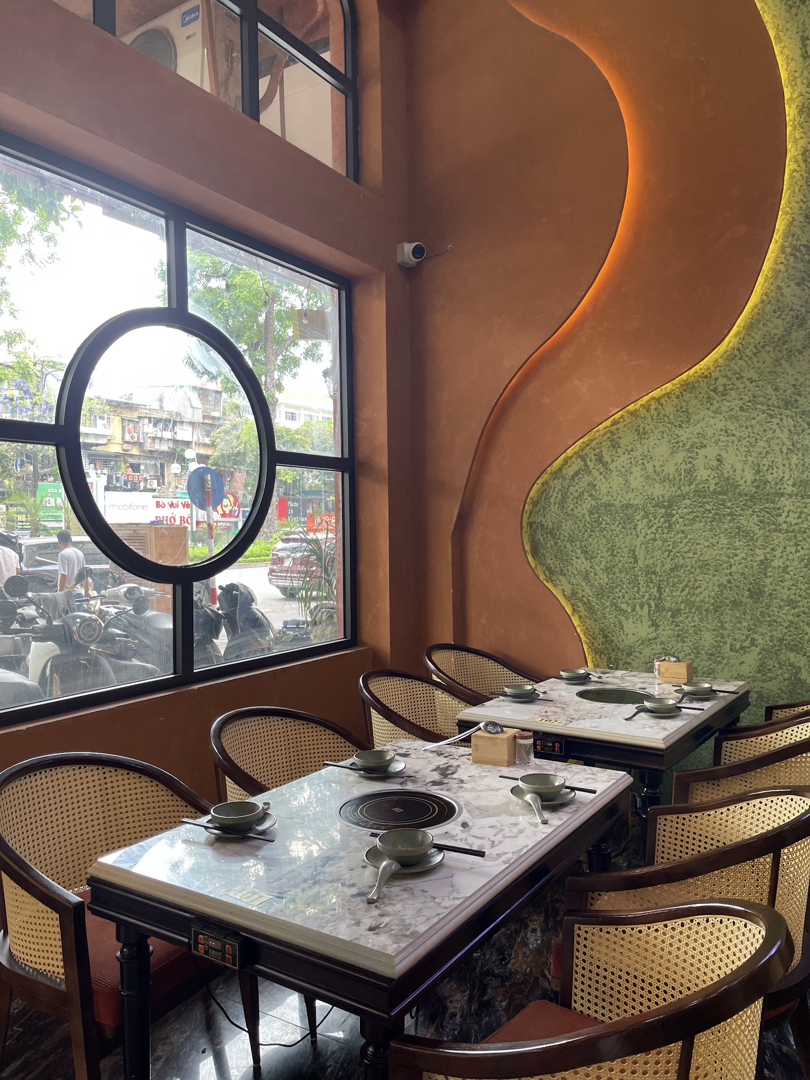 WuLong - Taiwanese Hotpot Buffet - Giảng Võ – Không gian quán