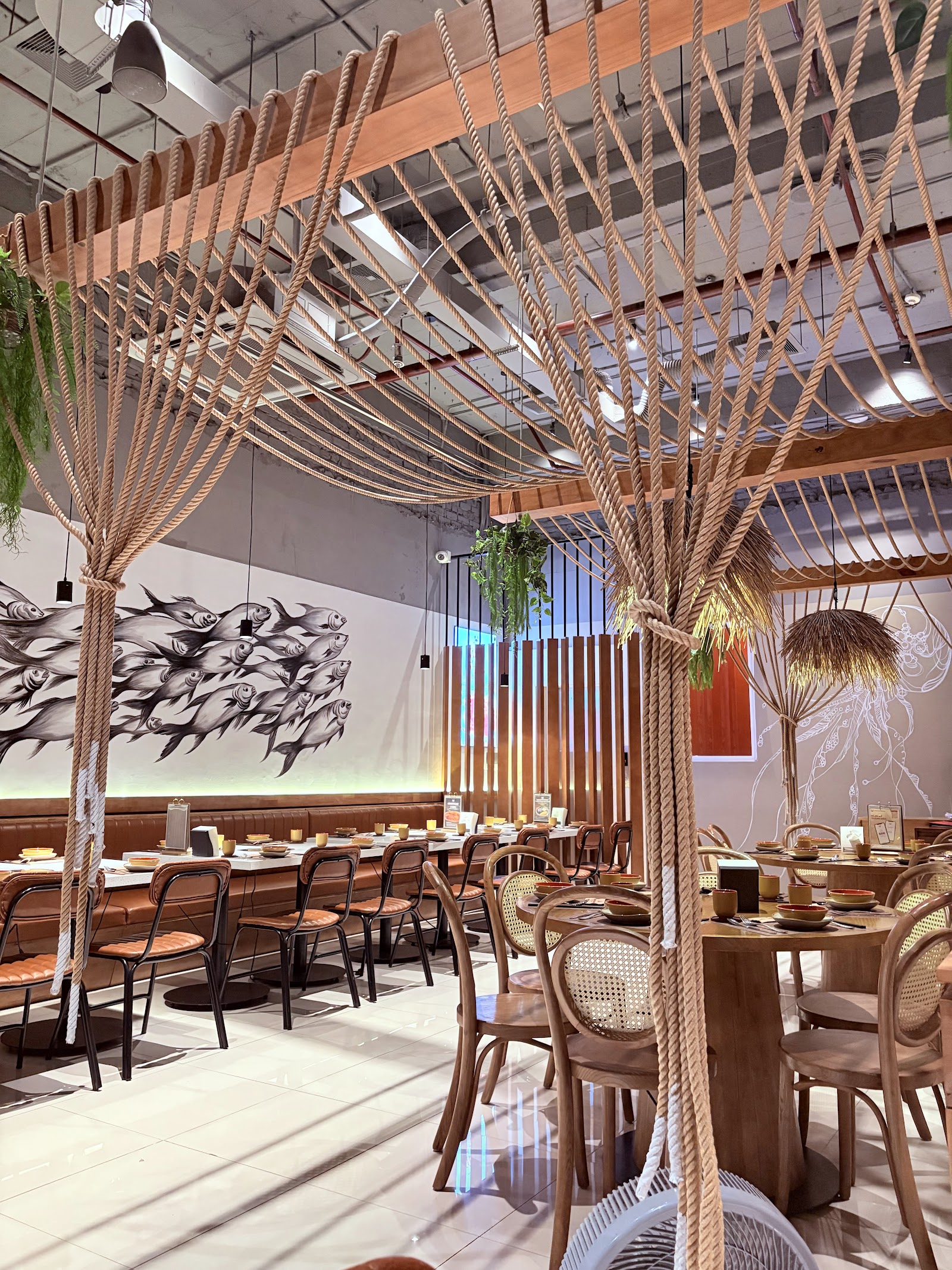 Yiam Yiam Seafood - Cua sốt cà ri Thái – Không gian quán